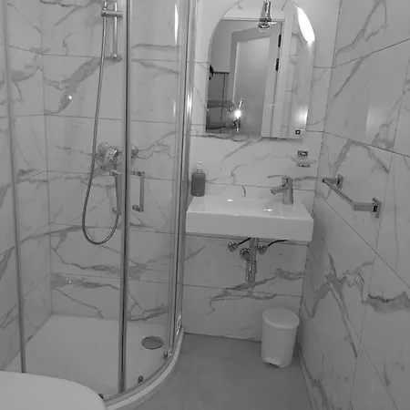 Shanti Holiday Apartment *